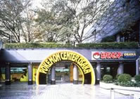 Dies ist der Eingang des alten Pokémon Center Osaka, das 2010 geschlossen wurde.